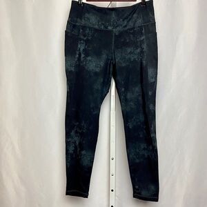 Danskin Womenʻs Black | Green Marble Print Ankle Length Leggings Large